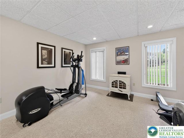 558 Parkside Court, Allentown City, PA 18104