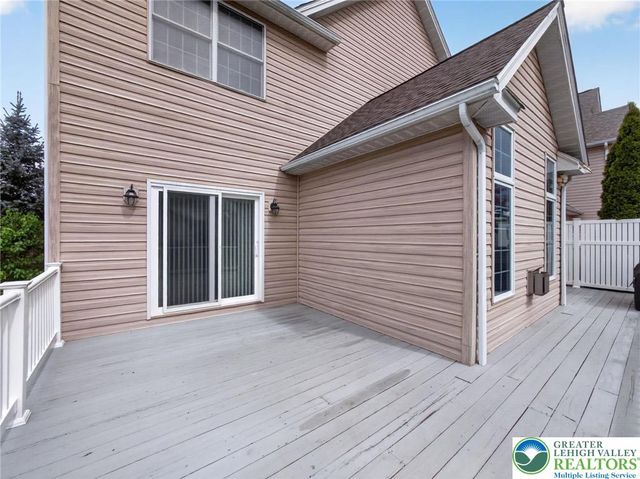 558 Parkside Court, Allentown City, PA 18104