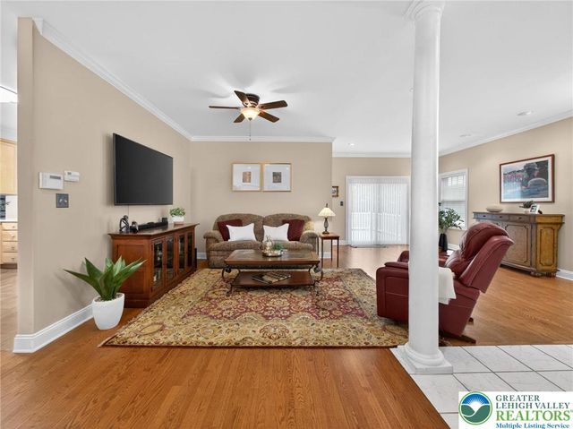 558 Parkside Court, Allentown City, PA 18104
