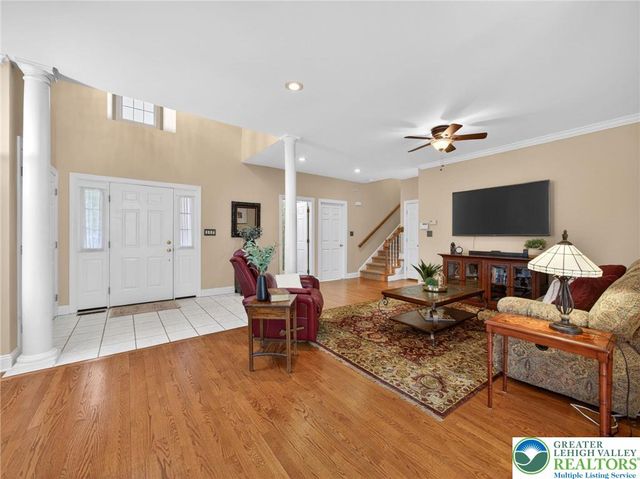 558 Parkside Court, Allentown City, PA 18104