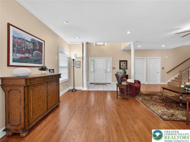 558 Parkside Court, Allentown City, PA 18104