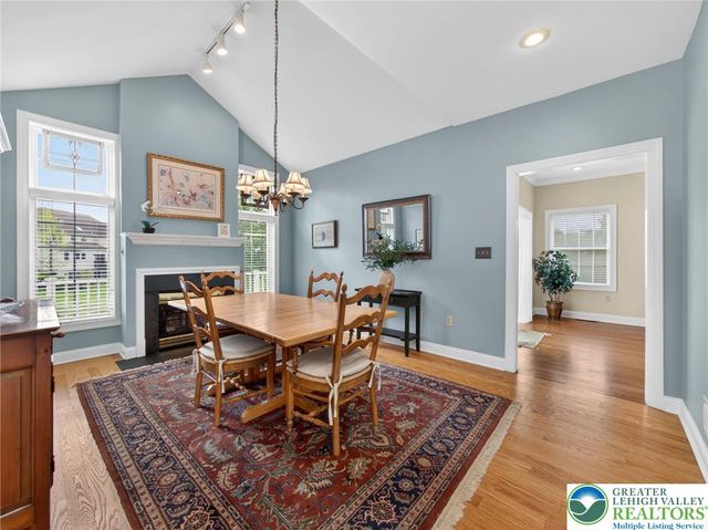 558 Parkside Court, Allentown City, PA 18104