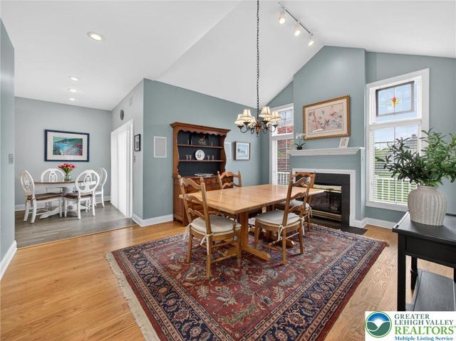 558 Parkside Court, Allentown City, PA 18104