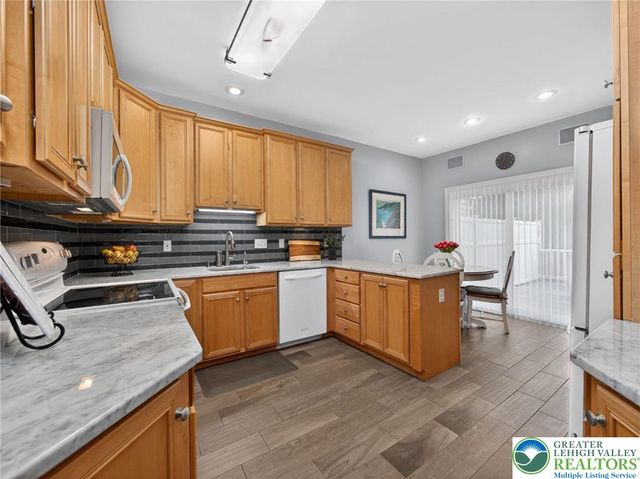 558 Parkside Court, Allentown City, PA 18104