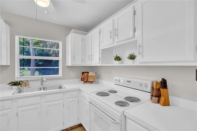 17 Vista Palm Lane 201, Vero Beach, FL 32962