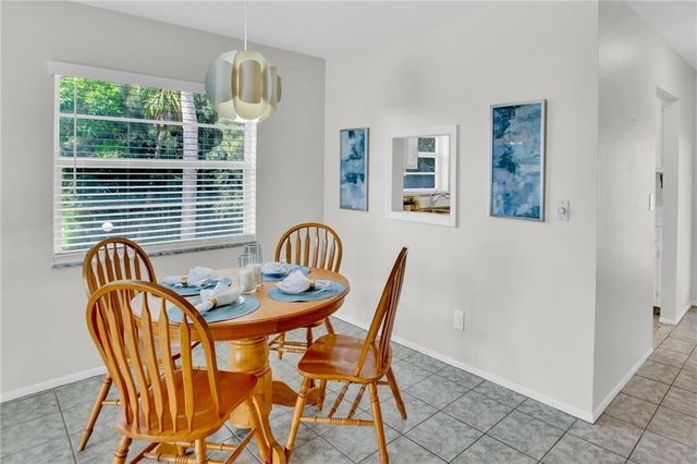 17 Vista Palm Lane 201, Vero Beach, FL 32962