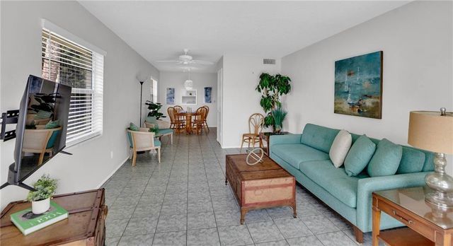 17 Vista Palm Lane 201, Vero Beach, FL 32962
