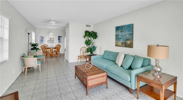 17 Vista Palm Lane 201, Vero Beach, FL 32962