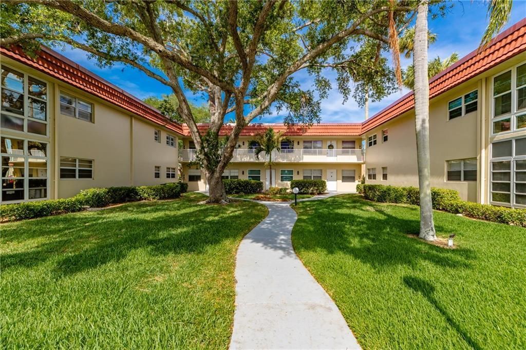 17 Vista Palm Lane 201, Vero Beach, FL 32962