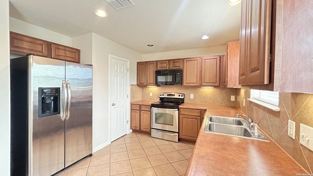 9106 EVERTON, San Antonio, TX 78245