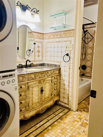 2100 Tanglewilde Street 536, Houston, TX 77063