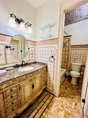 2100 Tanglewilde Street 536, Houston, TX 77063