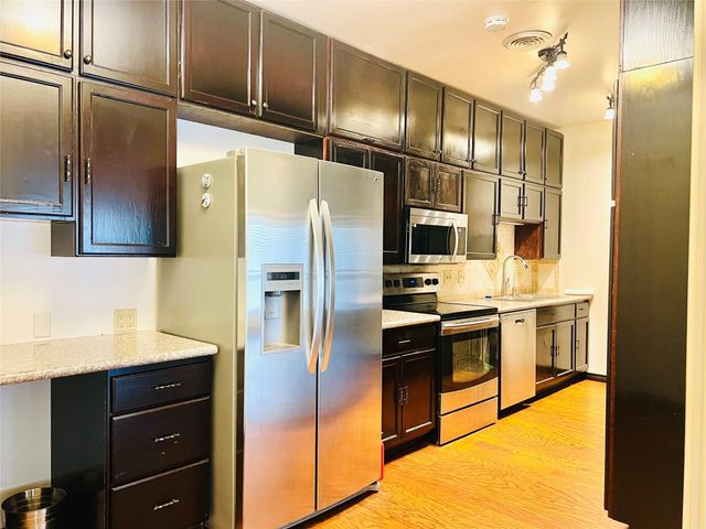 2100 Tanglewilde Street 536, Houston, TX 77063