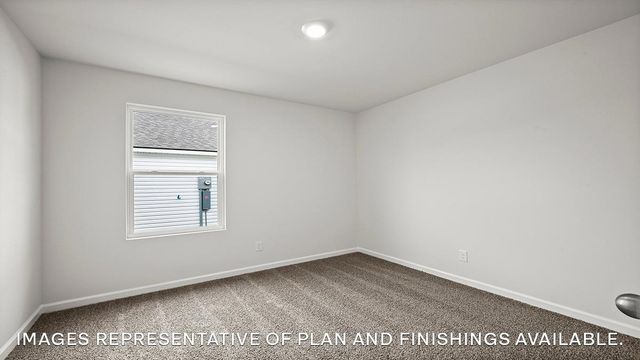 7948 ROYSTER CREEK DR E, Millington, TN 38053