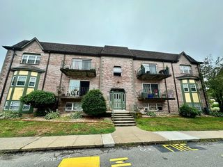 104 Oak St 10, Brockton, MA 02301