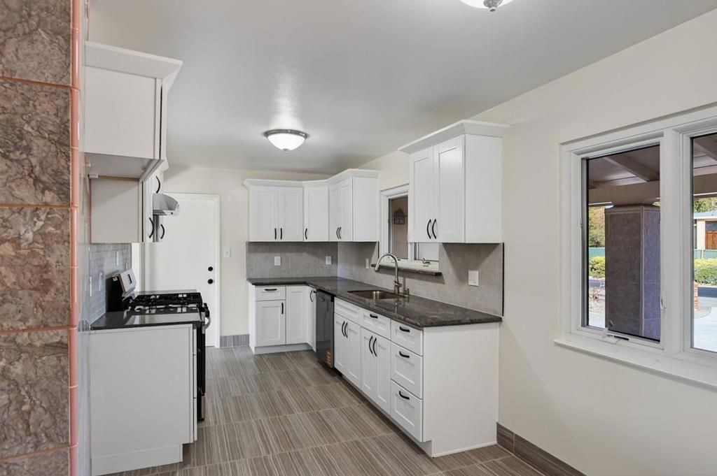 Image 16 of property listing at Address unavailable.