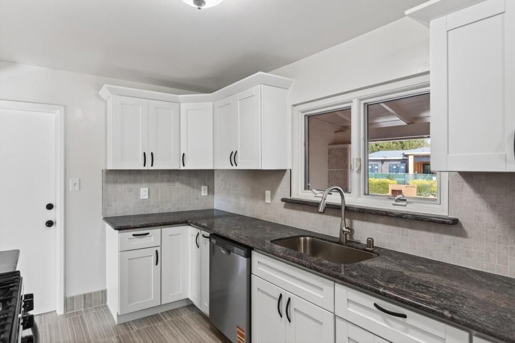 Image 18 of property listing at Address unavailable.