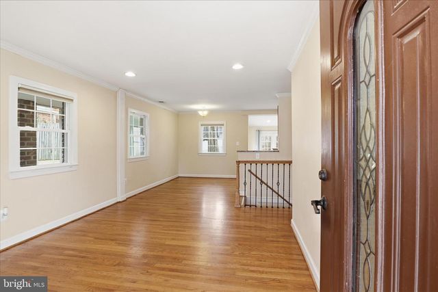 7416 SPORTSMAN DR, Falls Church, VA 22043