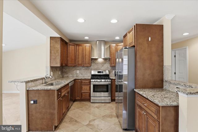 7416 SPORTSMAN DR, Falls Church, VA 22043