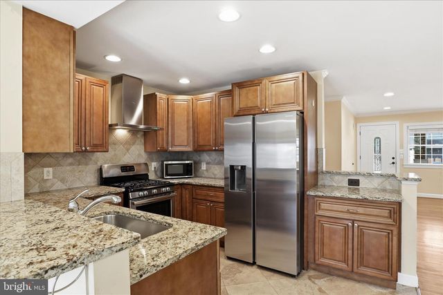 7416 SPORTSMAN DR, Falls Church, VA 22043