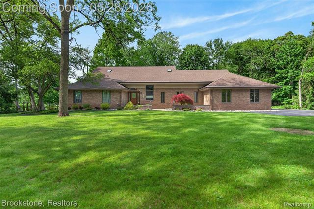 2610 Vanel Court, West Bloomfield Charter Township, MI 48324