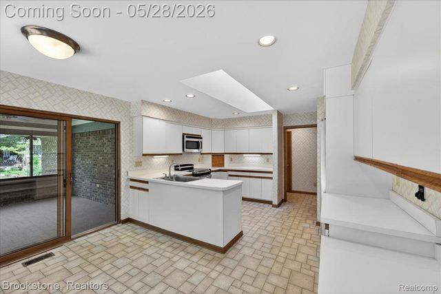 2610 Vanel Court, West Bloomfield Charter Township, MI 48324