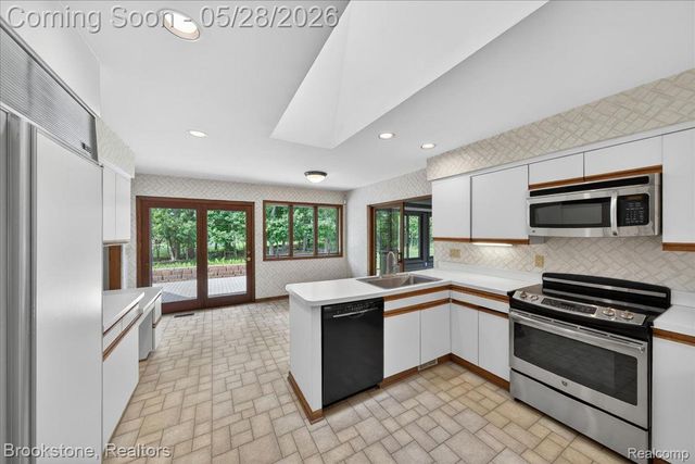 2610 Vanel Court, West Bloomfield Charter Township, MI 48324