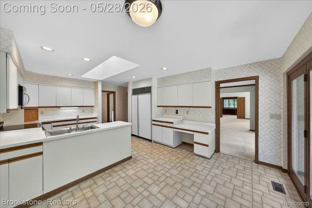 2610 Vanel Court, West Bloomfield Charter Township, MI 48324