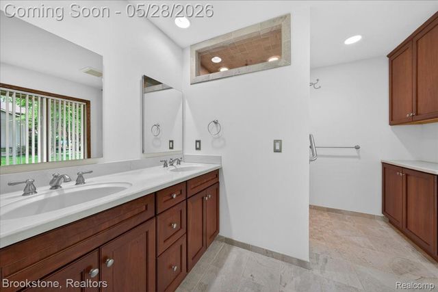 2610 Vanel Court, West Bloomfield Charter Township, MI 48324