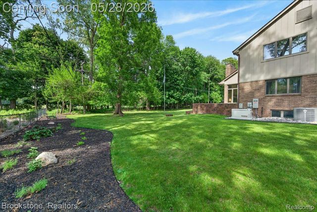 2610 Vanel Court, West Bloomfield Charter Township, MI 48324