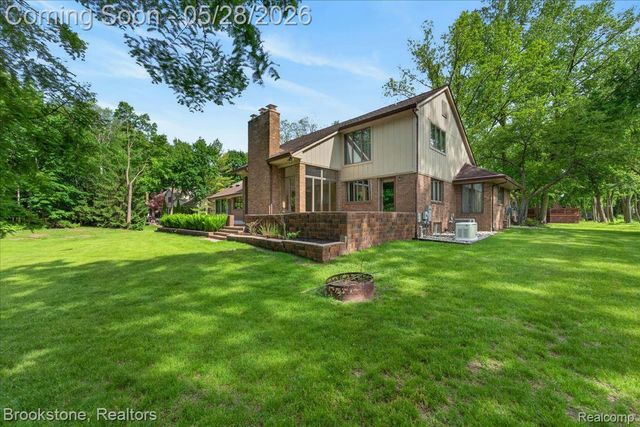 2610 Vanel Court, West Bloomfield Charter Township, MI 48324