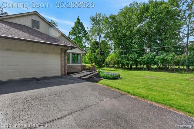 2610 Vanel Court, West Bloomfield Charter Township, MI 48324