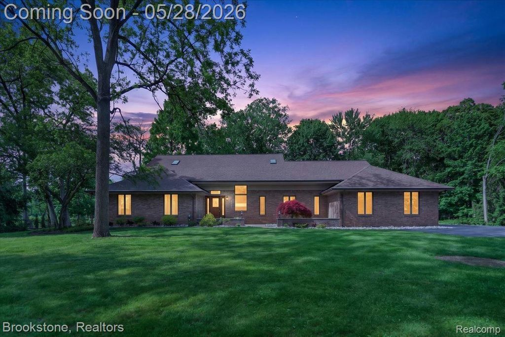 2610 Vanel Court, West Bloomfield Charter Township, MI 48324