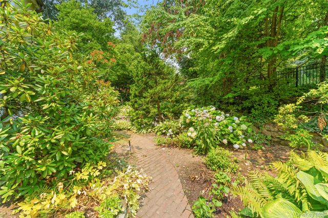 2 Dellwood Road, Bronxville, NY 10708