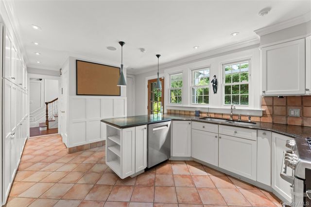 2 Dellwood Road, Bronxville, NY 10708