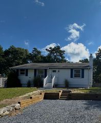111 Wareham Lake Shore Dr, Wareham, MA 02571