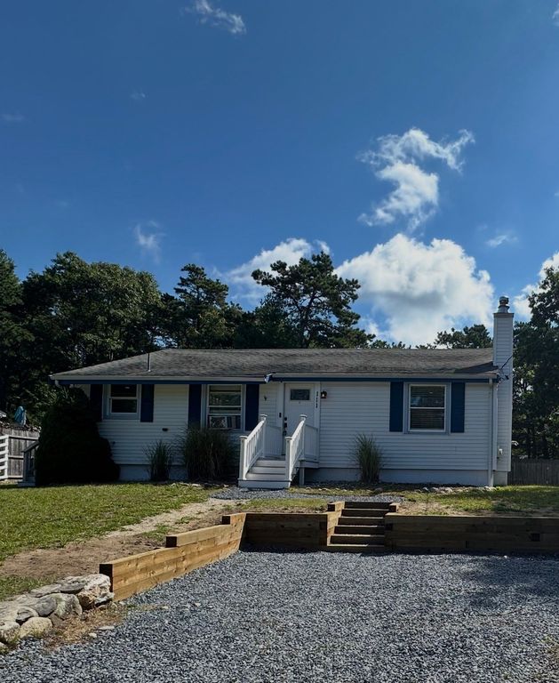 111 Wareham Lake Shore Dr, Wareham, MA 02571