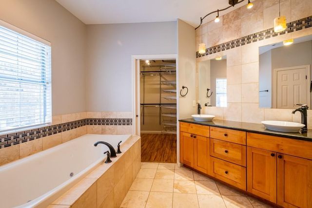 9202 Amanda DR, Austin, TX 78729