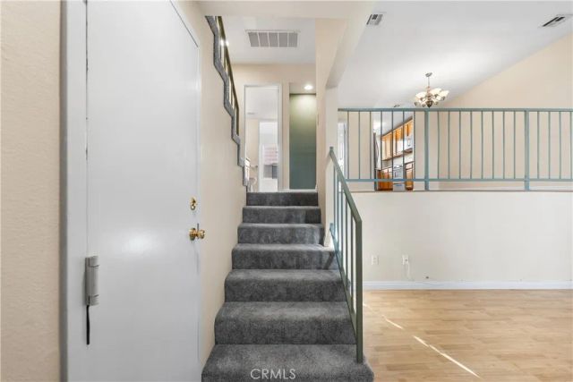 21054 Parthenia 11, Canoga Park, CA 91304