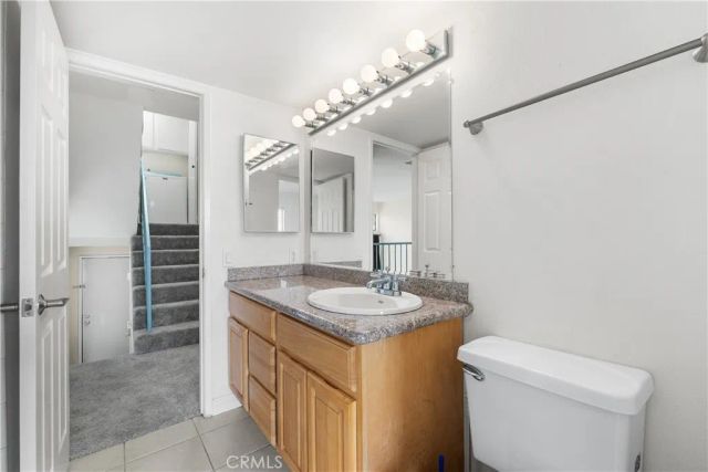 21054 Parthenia 11, Canoga Park, CA 91304