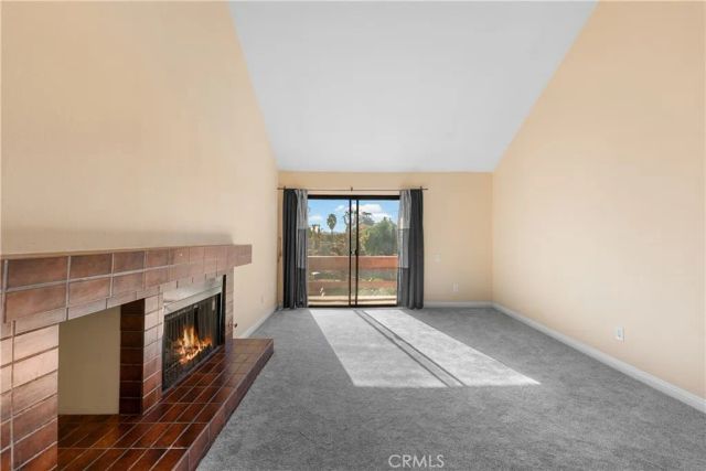 21054 Parthenia 11, Canoga Park, CA 91304