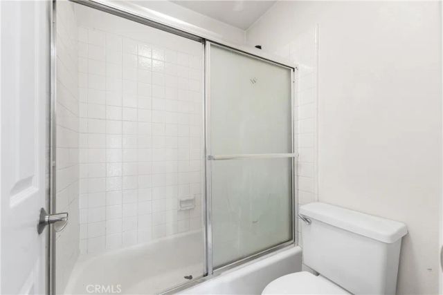 21054 Parthenia 11, Canoga Park, CA 91304