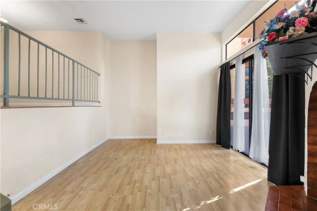 21054 Parthenia 11, Canoga Park, CA 91304