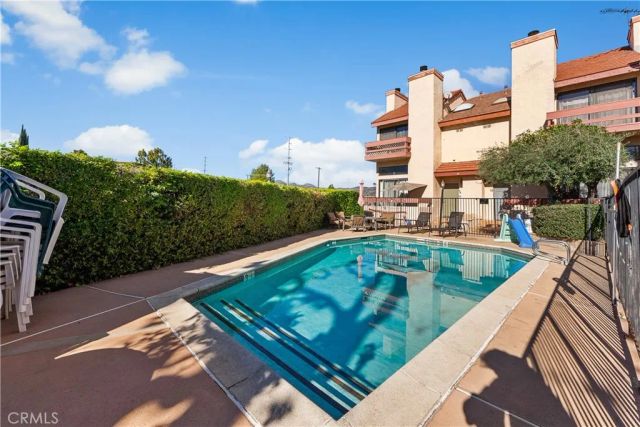 21054 Parthenia 11, Canoga Park, CA 91304