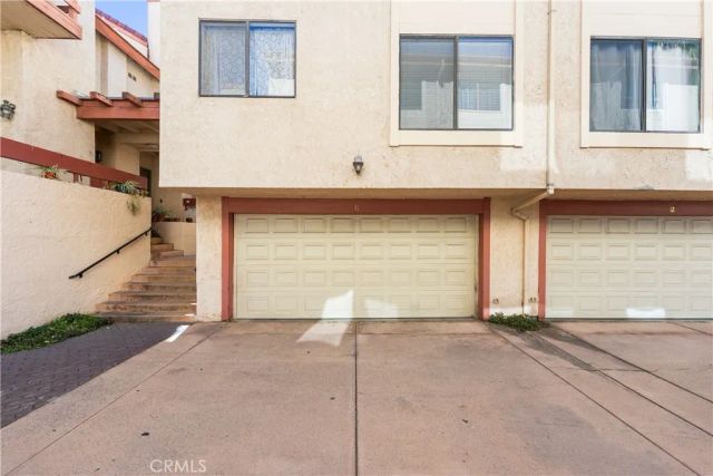 21054 Parthenia 11, Canoga Park, CA 91304