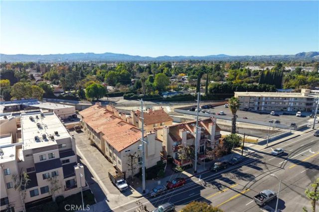 21054 Parthenia 11, Canoga Park, CA 91304