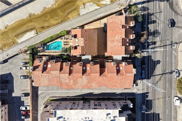 21054 Parthenia 11, Canoga Park, CA 91304