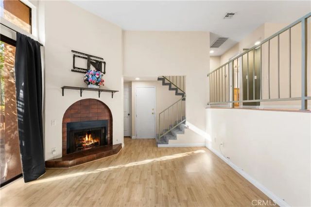 21054 Parthenia 11, Canoga Park, CA 91304