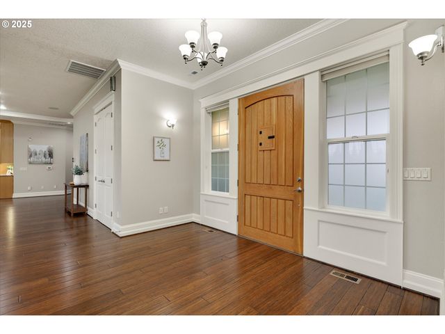 10667 HOVENDEN Ln, Woodburn, OR 97071