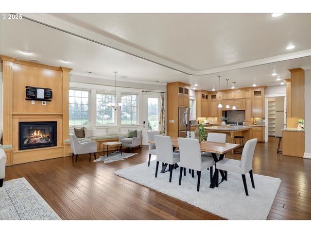 10667 HOVENDEN Ln, Woodburn, OR 97071